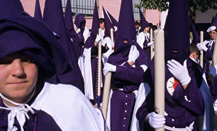 Una procesión en Sevilla | Cordon Press
