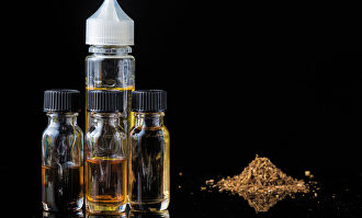 líquidos de vapeo | Alamy