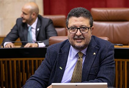 Francisco Serrano, en el parlamento andaluz. | Jesús Prieto (Europa Press)