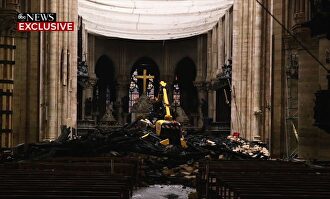 El interior de Notre Dame, un mes después del incendio