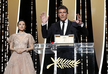Antonio Banderas tras recibir el premio al Mejor Actor en el Festival de Cannes el año pasado | EFE