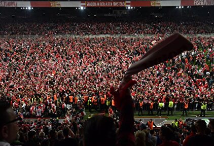 Los hinchas del Unión Berlín celebran el ascenso | EFE