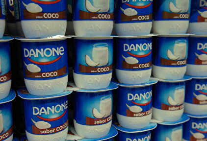 Yogures Danone | Alamy