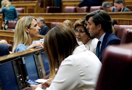 Cayetana Álvarez de Toledo y Pablo Montesinos en el Congreso | EFE