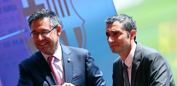 Bartomeu vuelve a mostrar su confianza ciega en Ernesto Valverde | EFE