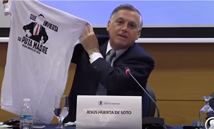 El profesor Huera de Soto en uno de los momentos de su exposición | Juan de Mariana