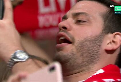 Así retumba el 'You'll never walk alone' en el cielo de Madrid