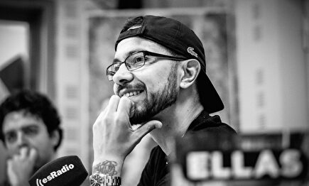 La mujer y el graffiti