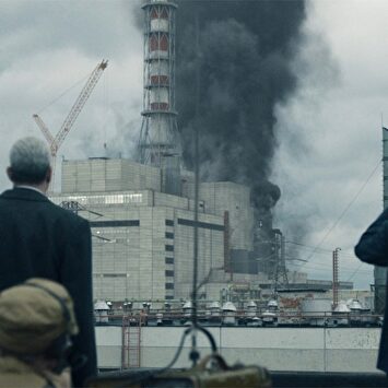La central ardiendo en un fotograma de la serie |  HBO