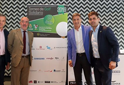 Míchel (2d) y David Aganzo (d), padrinos del Torneo de Golf Solidario de los exjugadores del Real Madrid. | Asociación Ex Jugadores del Real Madrid