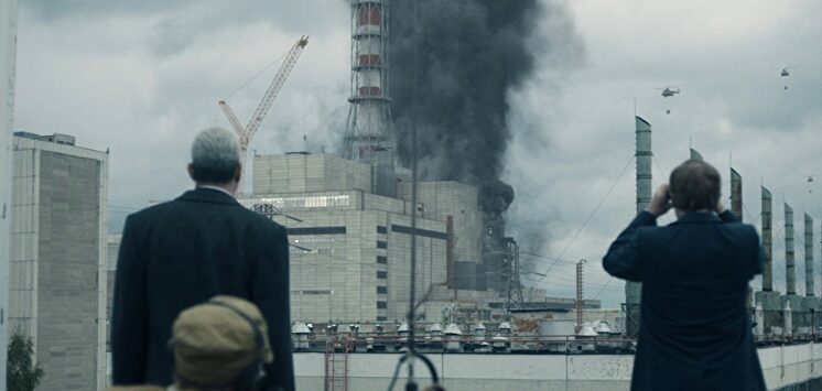 La central ardiendo en un fotograma de la serie |  HBO