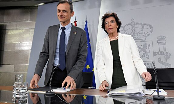 Pedro Duque e Isabel Celaá | EFE