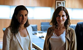 Rocío Monasterio e Isabel Díaz Ayuso en la Asamblea de Madrid | EFE