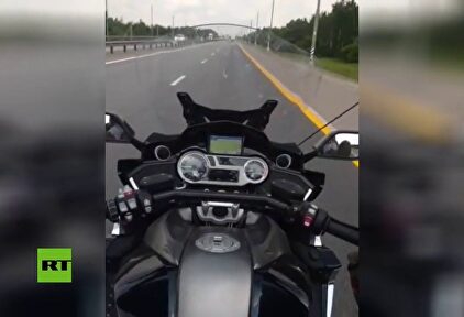 Muere un youtuber en un accidente tras grabarse conduciendo con los pies