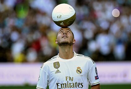 Hazard se da un baño de masas en el Bernabéu