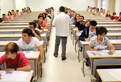 Alumnos haciendo los exámenes de Selectividad | Flickr/CC/UPO