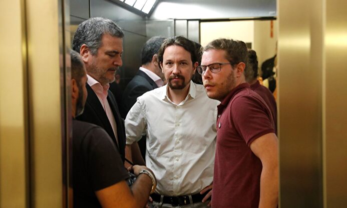 Pablo Iglesias en el ascensor del Congreso | EFE