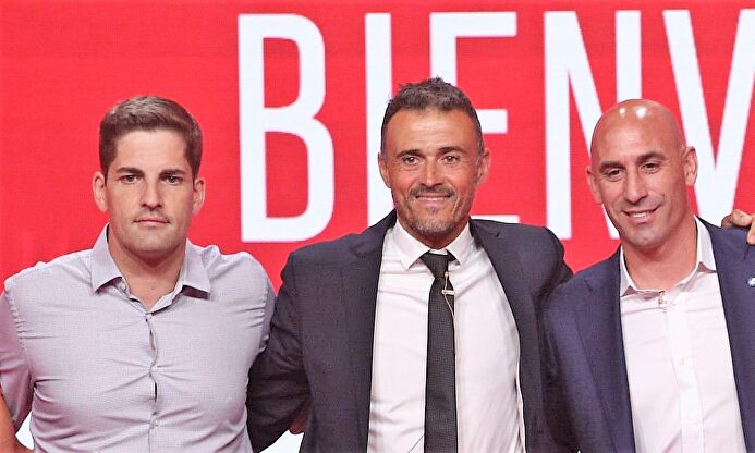Luis Enrique, junto a Rubiales y Robert Moreno durante su presentación hace un año. | Cordon Press