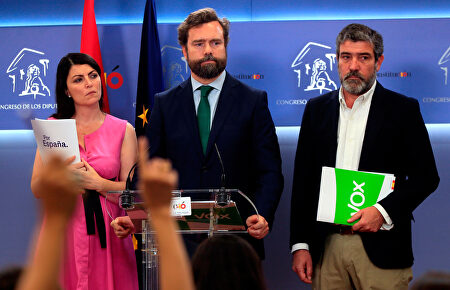Olonba, Espinosa de los Monteros y Cabanas en una rueda de prensa en el Congreso. | EFE