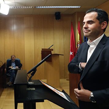 El lÃder de Ciudadanos en Madrid, Ignacio Aguado, este miércoles en la Asamblea de Vallecas. | EFE