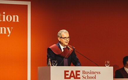 Pablo Isla, pronunciando su discurso en la EAE | Europa Press