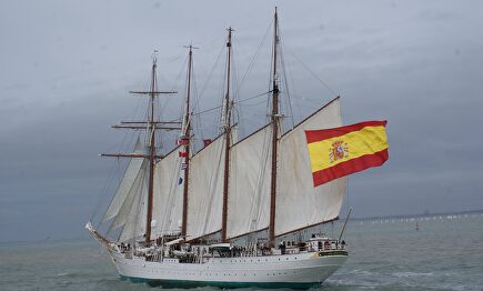 El buque Juan Sebastián de Elcano, navegando | Flickr-Armada