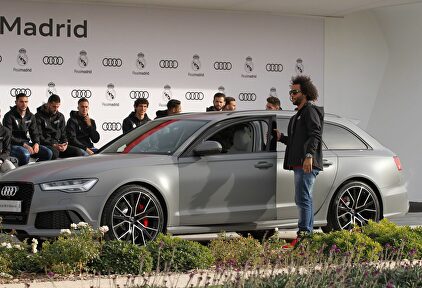 Marcelo con su coche | Cordon Press