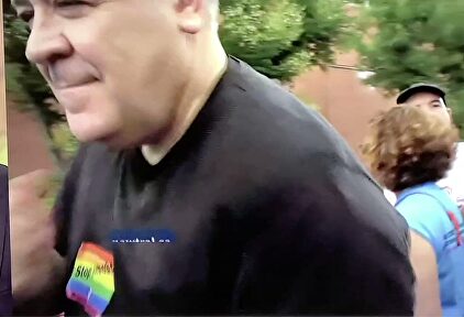 El espontáneo baile de García Ferreras en una carroza del Orgullo Gay
