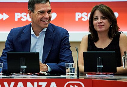 Pedro Sánchez y Adriana Lastra | EFE