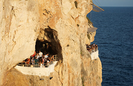 Playas perdidas o una discoteca en una cueva: 12 razones por las que Menorca es un paraíso terrenal