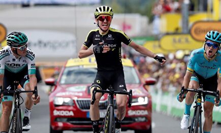 Simon Yates arrebata el triunfo a Peio Bilbao la primera etapa pirenaica