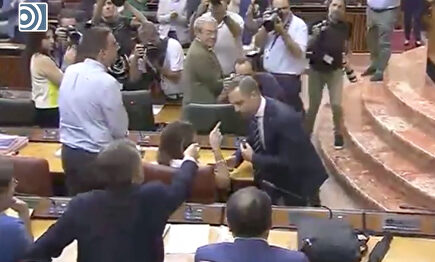 Una enfadada Susana Díaz niega el saludo al consejero andaluz de Hacienda