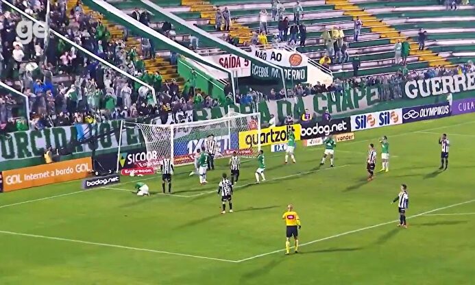 El fenómeno paranormal de un balón de fútbol que deja perplejo a todo Brasil