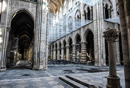 Interior de la catedral de Notre Dame de París | EFE