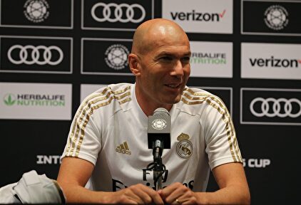 Zinedine Zidane desde el estadio NRG | EFE
