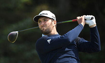 Jon Rahm se coloca a seis golpes del líder provisional. | EFE