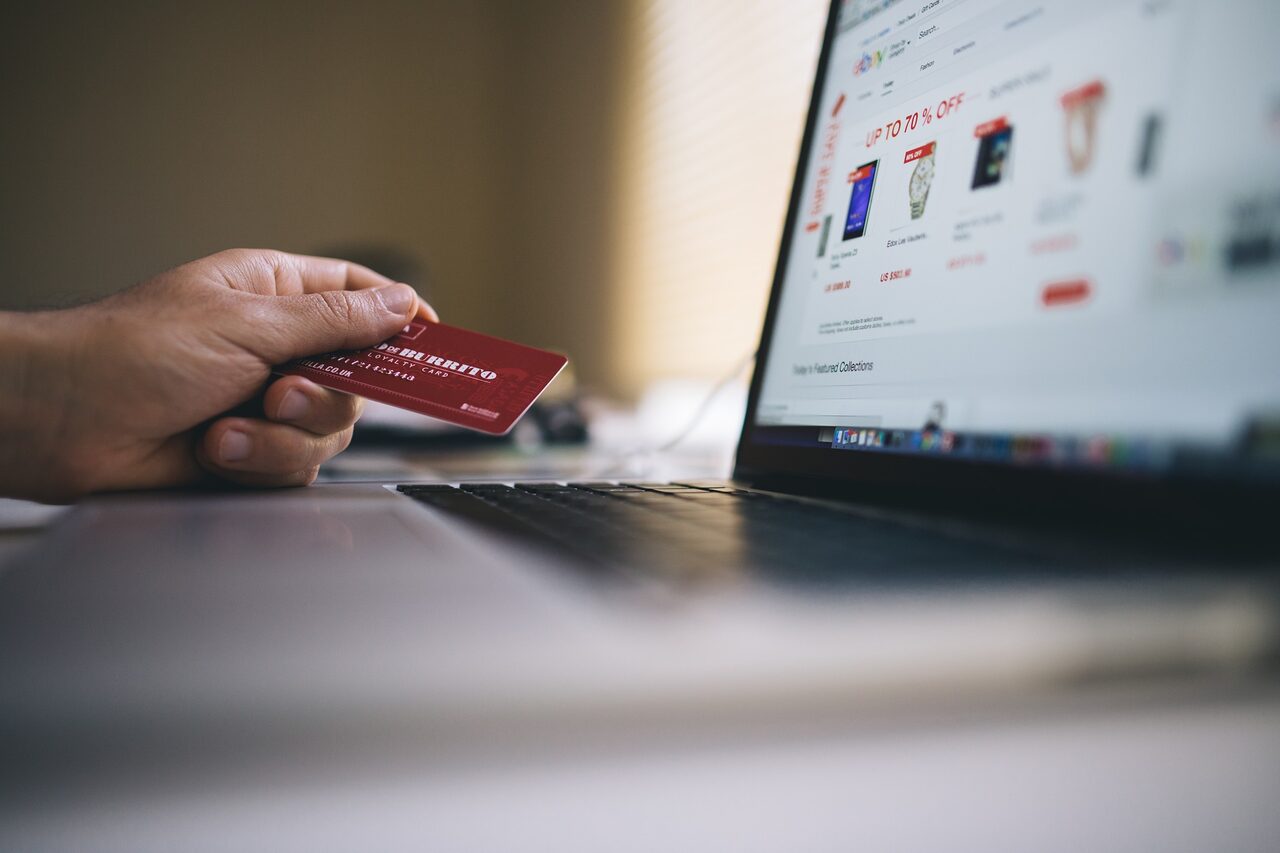 Las compras por internet han disparado el uso (y abuso) de las tarjetas tipo 'revolving'. | Pixabay/CC/StockSnap