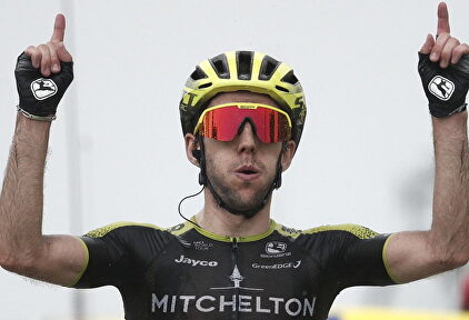 Yates celebra su segunda etapa del Tour | EFE