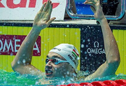 Milak pulveriza el récord de Phelps de los 200 mariposa
