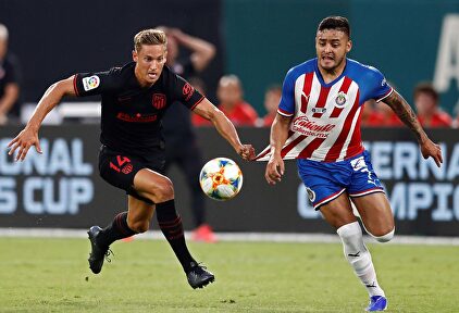Marcos Llorente, roja a los 24 minutos. | EFE