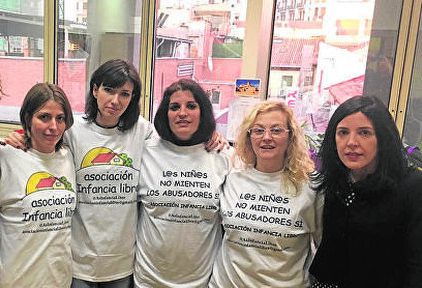 Miembros de Infancia Libre | Twitter: @UnidosPodemosSND