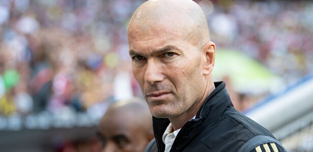 Zinedine Zidane con rostro pensativo tras la derrota | Europa Press