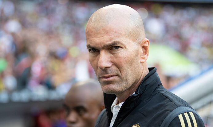 Zinedine Zidane con rostro pensativo tras la derrota