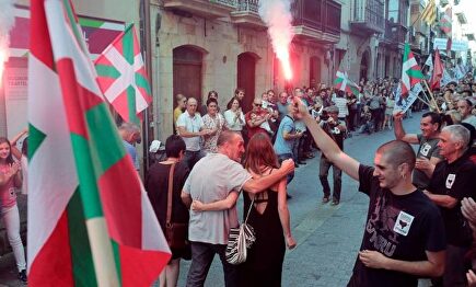 Homenaje al etarra Xavier Ugarte. | EFE