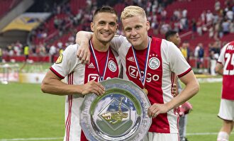 Van de Beek celebrando la Eredivise con el Ajax | Cordon Press