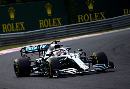 Hamilton y Mercedes tiraron de estrategia para doblegar al neerlandés. | EFE