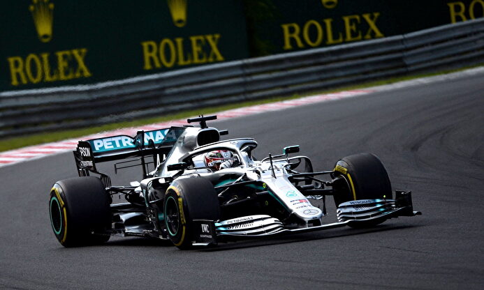 Hamilton y Mercedes tiraron de estrategia para doblegar al neerlandés. | EFE