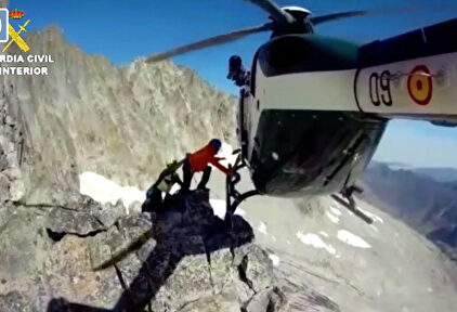 Agónico rescate de dos montañeros por un helicóptero de la Guardia Civil en Huesca