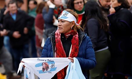 La victoria del peronismo causa un terremoto en Argentina: se hunde el peso, la bolsa y la deuda