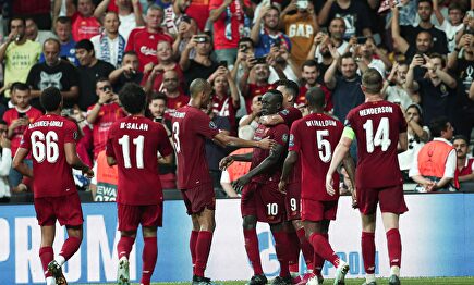 El Liverpool celebra uno de los dos tantos de Mané. | EFE